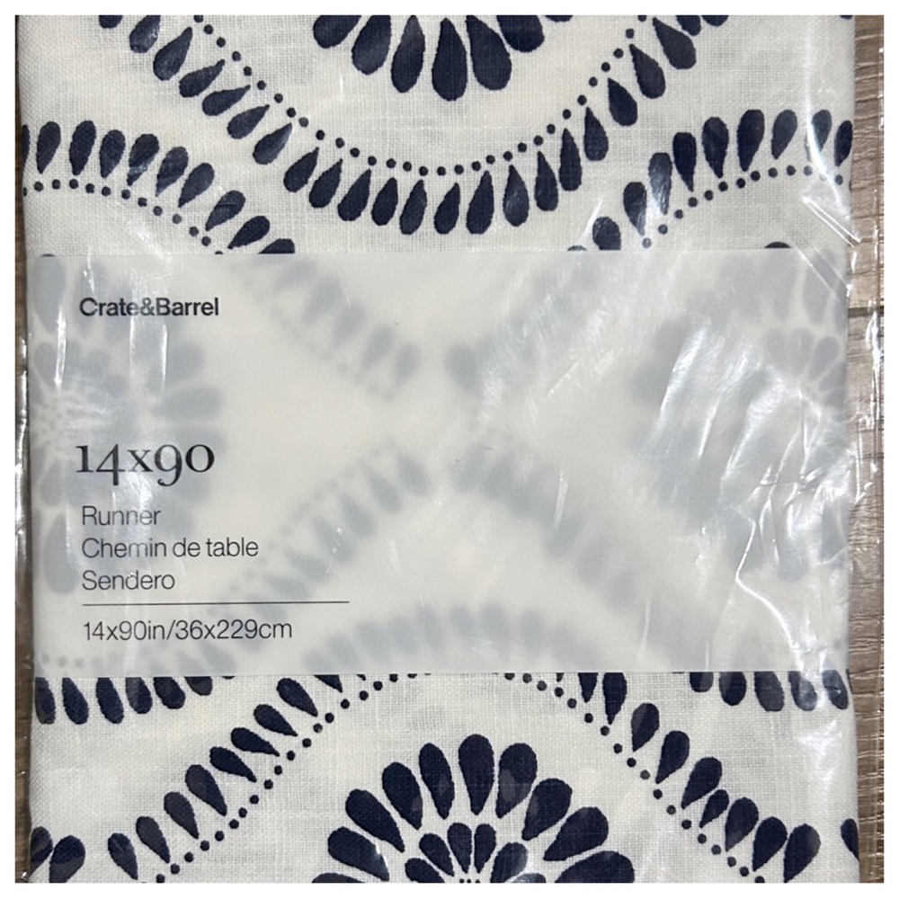 NWT Crate & Barrel Koran Table Runner - Picture 5 of 7